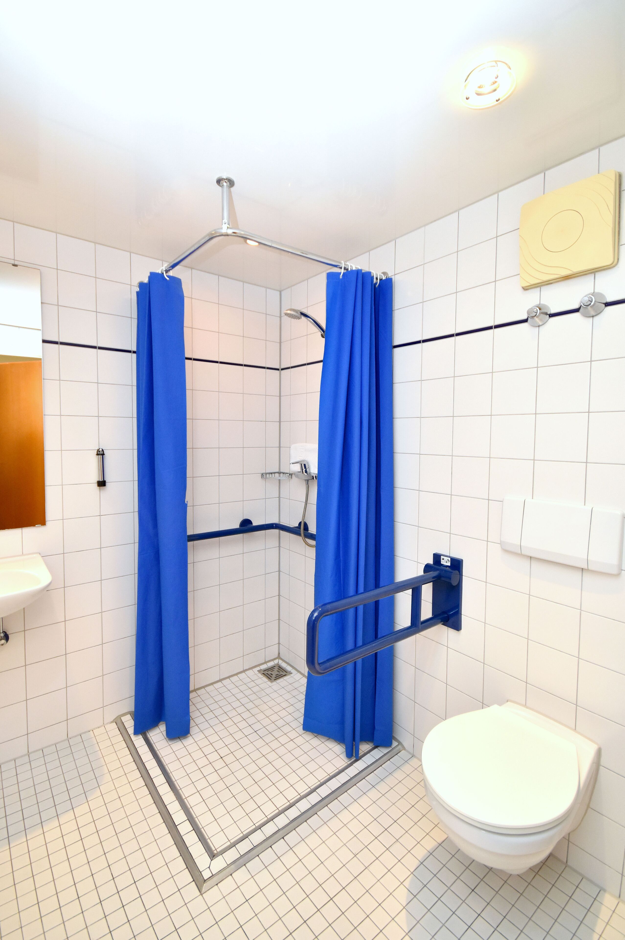 comfort double room, accessible | hypo-allergenic bedding, down duvets, desk, blackout curtains