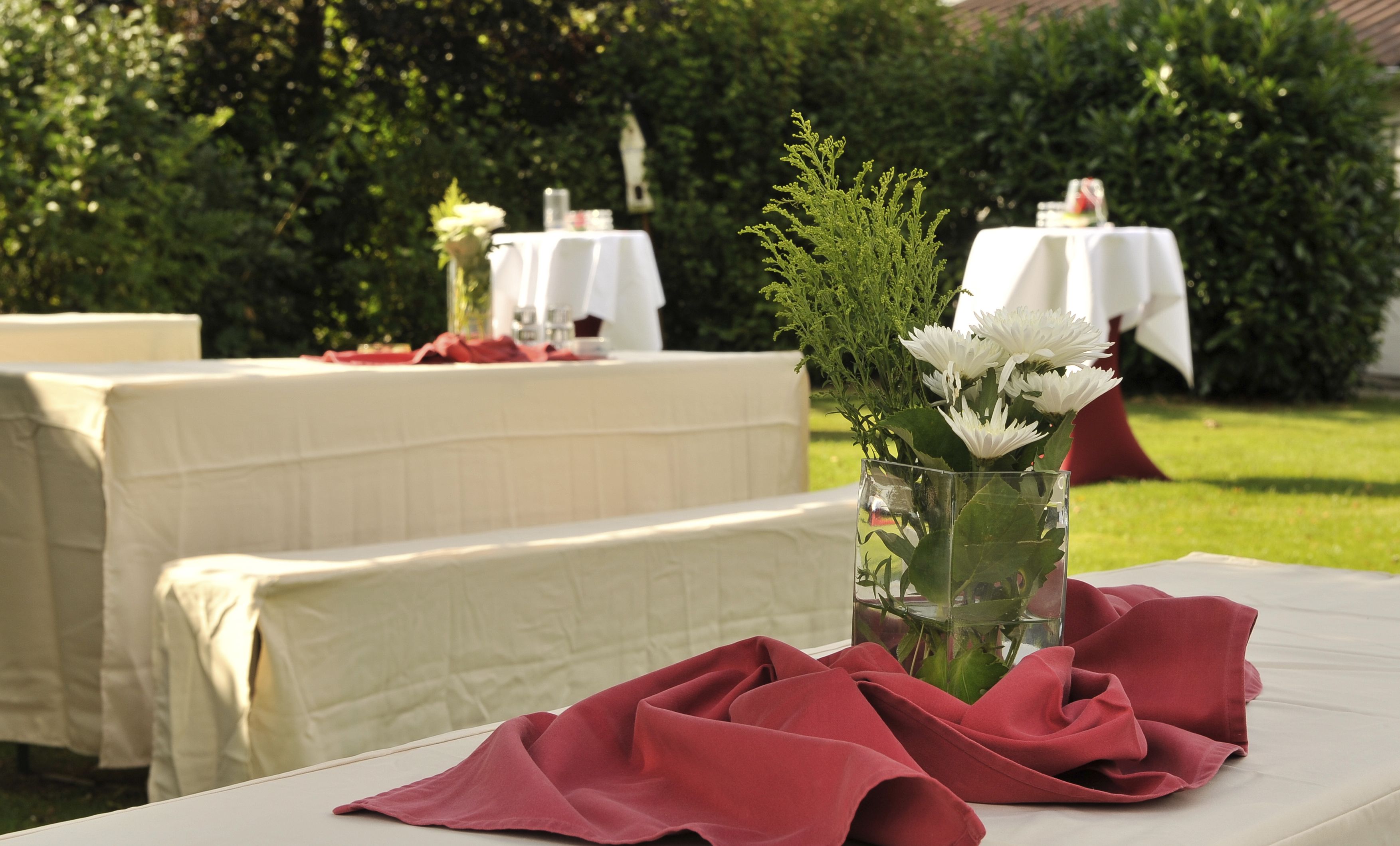 breakfast, lunch and dinner served