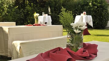 Der serveres morgenmad, frokost og aftensmad