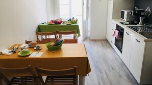 فطور كامل مجانًا يوميًا