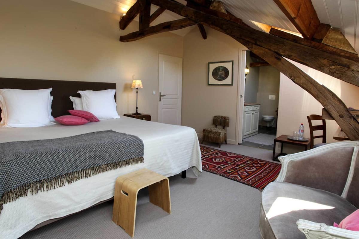 Chambre Double, 1 très grand lit (Chambre Premier) | Rideaux occultants, décoration personnalisée, ameublement personnalisé