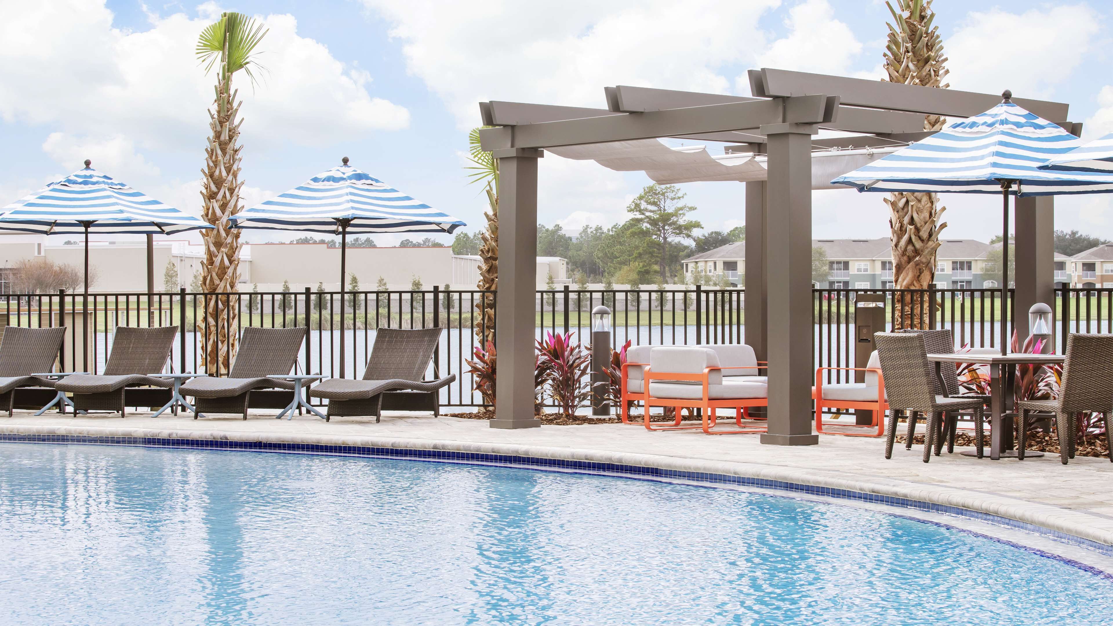 outdoor pool, open 10:00 am to 10:00 pm, pool loungers