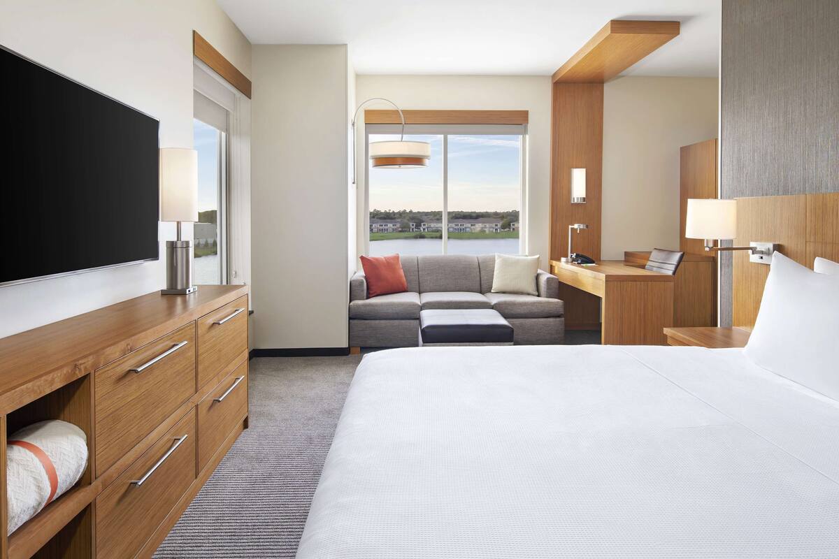 1 bedroom, in-room safe, desk, blackout curtains