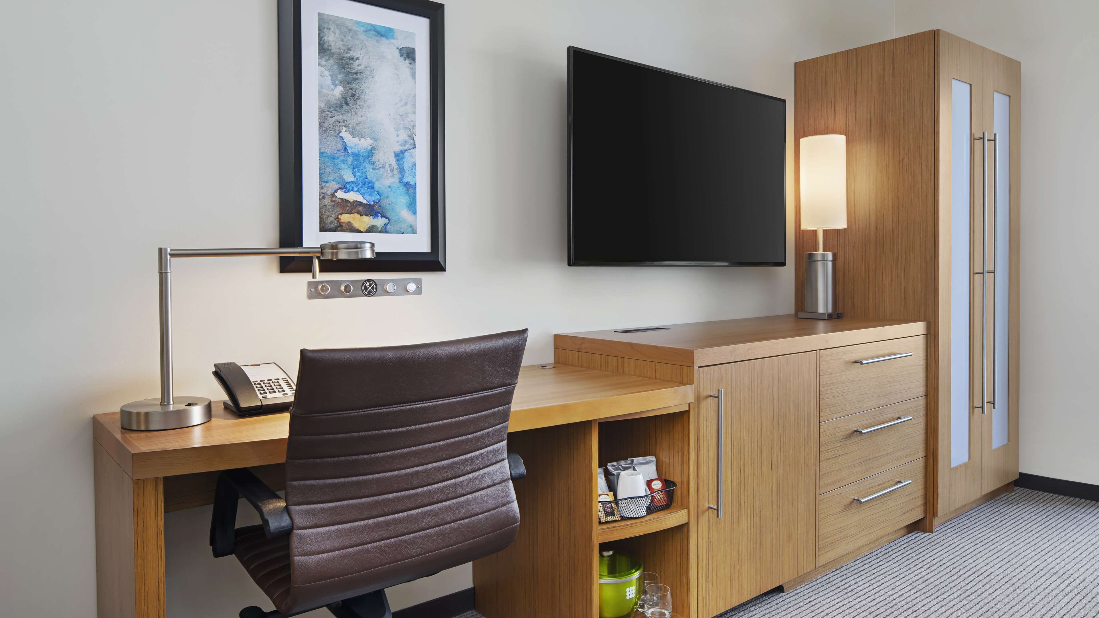 1 bedroom, in-room safe, desk, blackout curtains