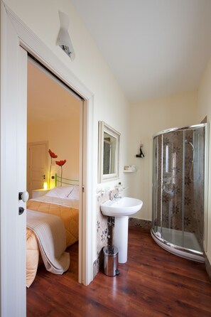 Chambre Double | Salle de bain | Serviettes fournies