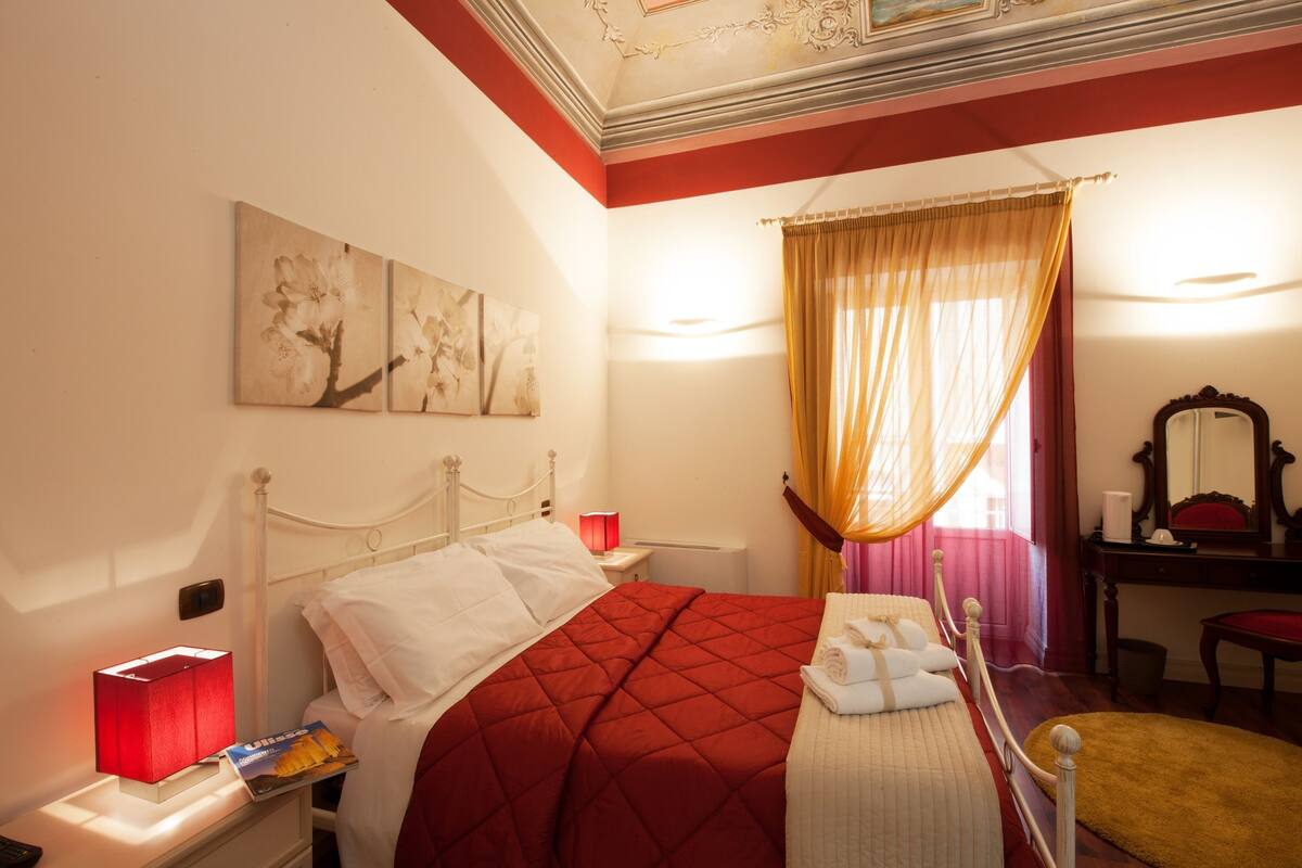 Habitación clásica con 1 cama doble o 2 individuales | Escritorio, sistema de insonorización, wifi gratis y ropa de cama