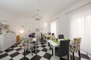 Desayuno bufé gratuito y diario