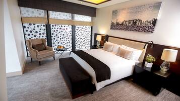 Leilighet, 2 soverom, byutsikt | Sengetøy av topp kvalitet, minibar, safe på rommet og skrivebord