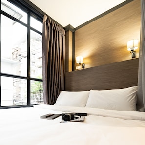 4 Double Beds Mixed Dormitory  | In-room safe, iron/ironing board, free WiFi, bed sheets - Warm Window Silom - Hostel (Bangkok)