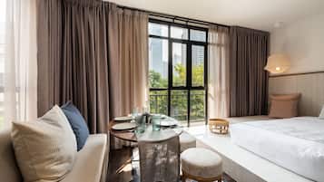 Private Triple Room with Ensuite Bathroom | Coffres-forts dans les chambres, fer et planche à repasser