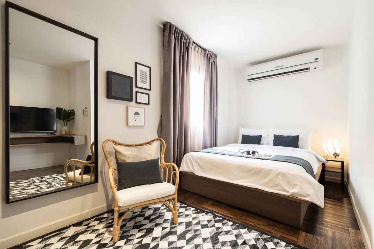 Private Room with Ensuite Bathroom | In-room safe, iron/ironing board (on request), free WiFi, bed sheets