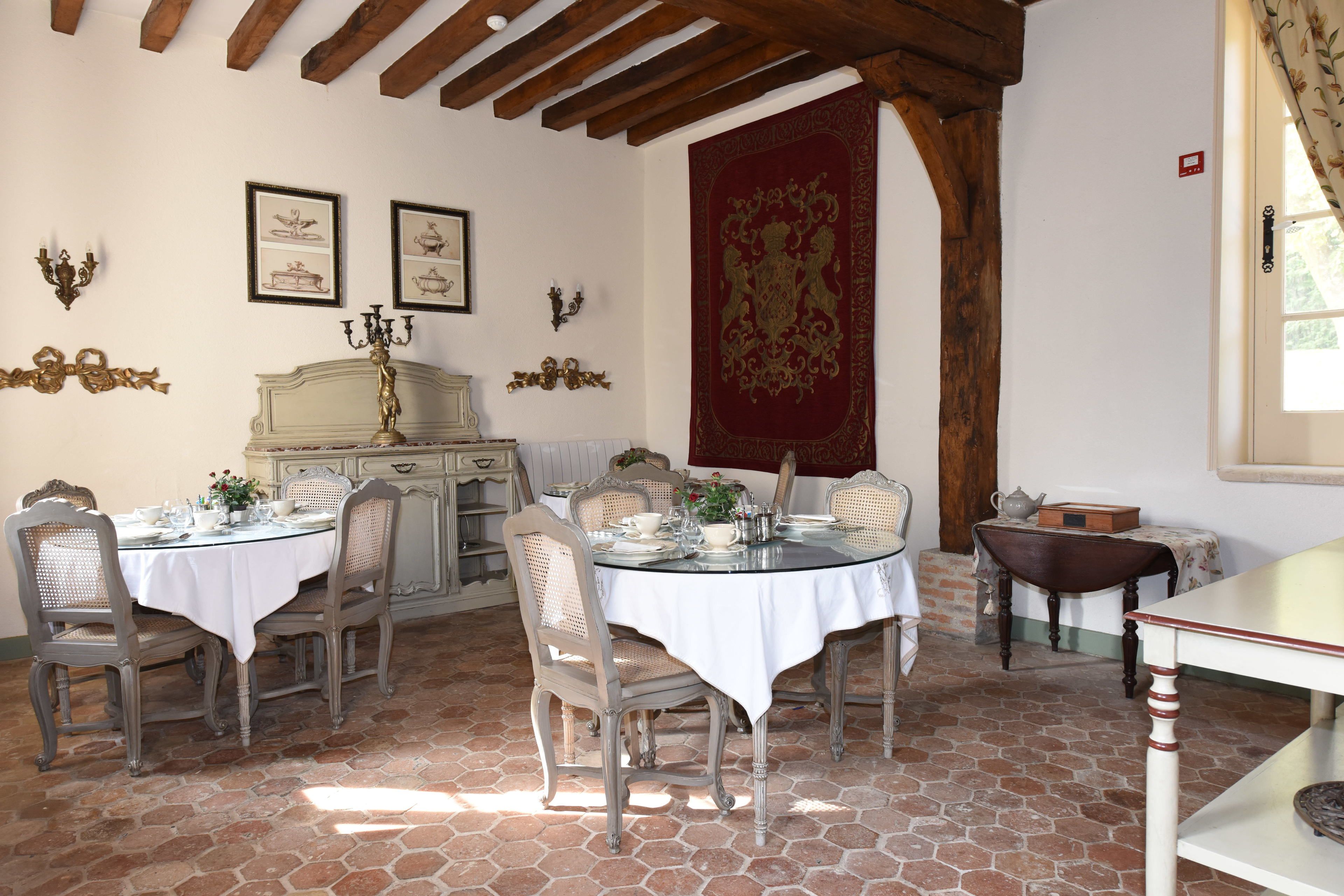 含每日吃到飽早餐