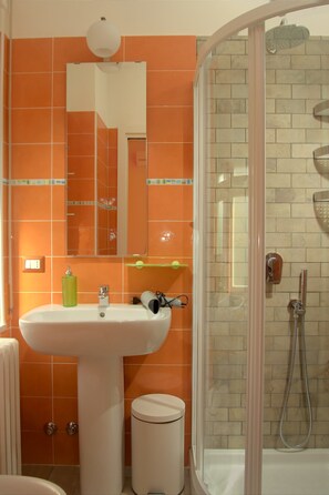 Chambre Classique Double ou avec lits jumeaux, balcon, vue ville (Musica) | Salle de bain