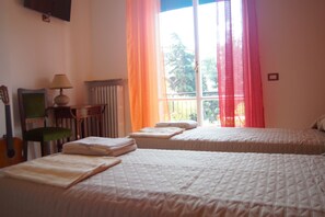 Classic Double or Twin Room, Balcony, City View (Musica) | Minibar, individually decorated, individually furnished, desk - B&B Bibliotechina (Naples)