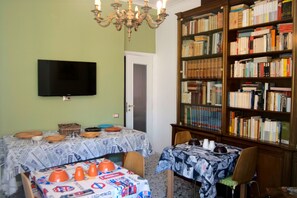 Free daily buffet breakfast - B&B Bibliotechina (Naples)