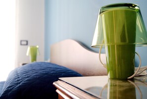 Classic Double Room, Private Bathroom (External) | Minibar, individually decorated, individually furnished, desk - B&B Bibliotechina (Naples)