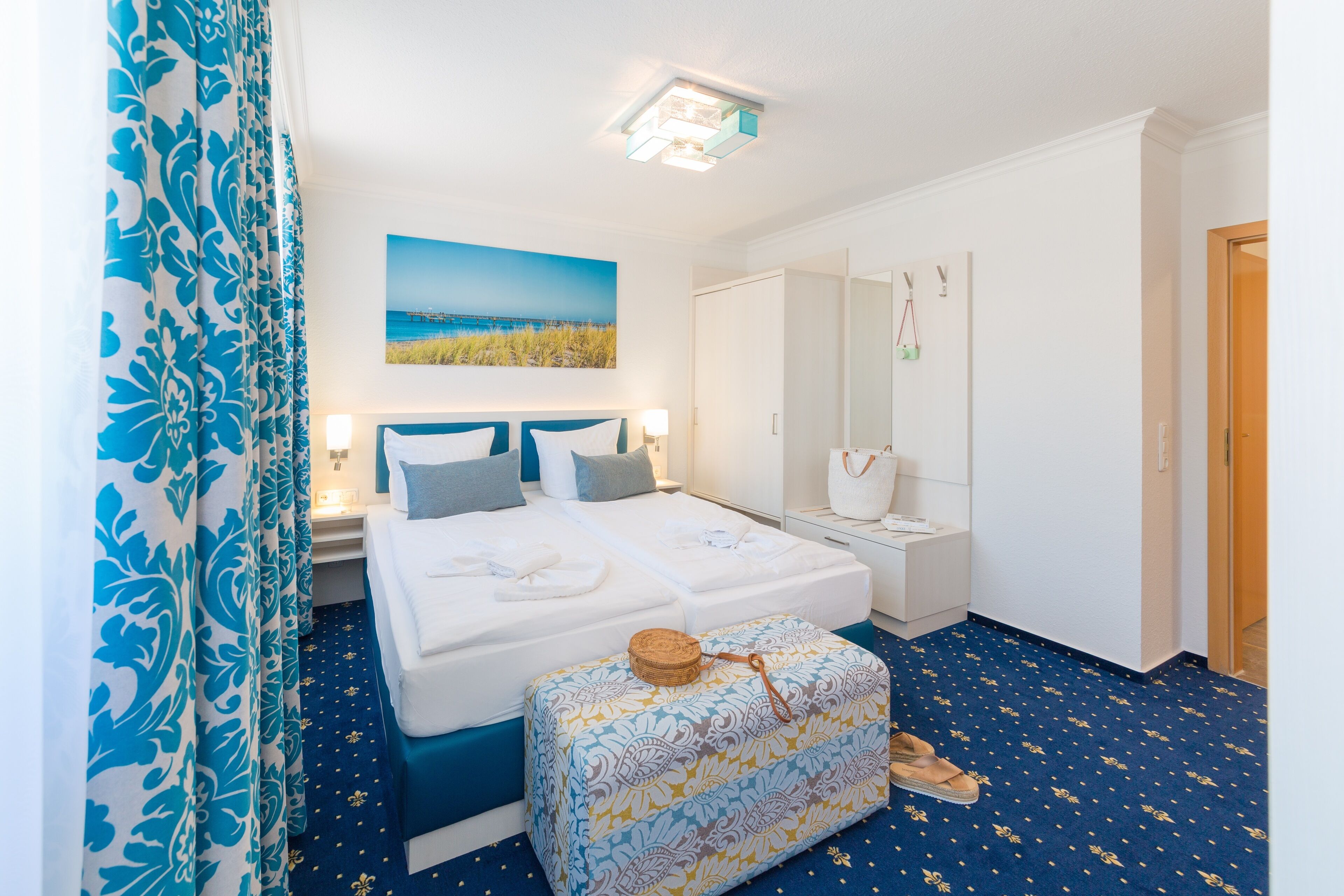 junior studio suite | desk, laptop workspace, free wifi, bed sheets