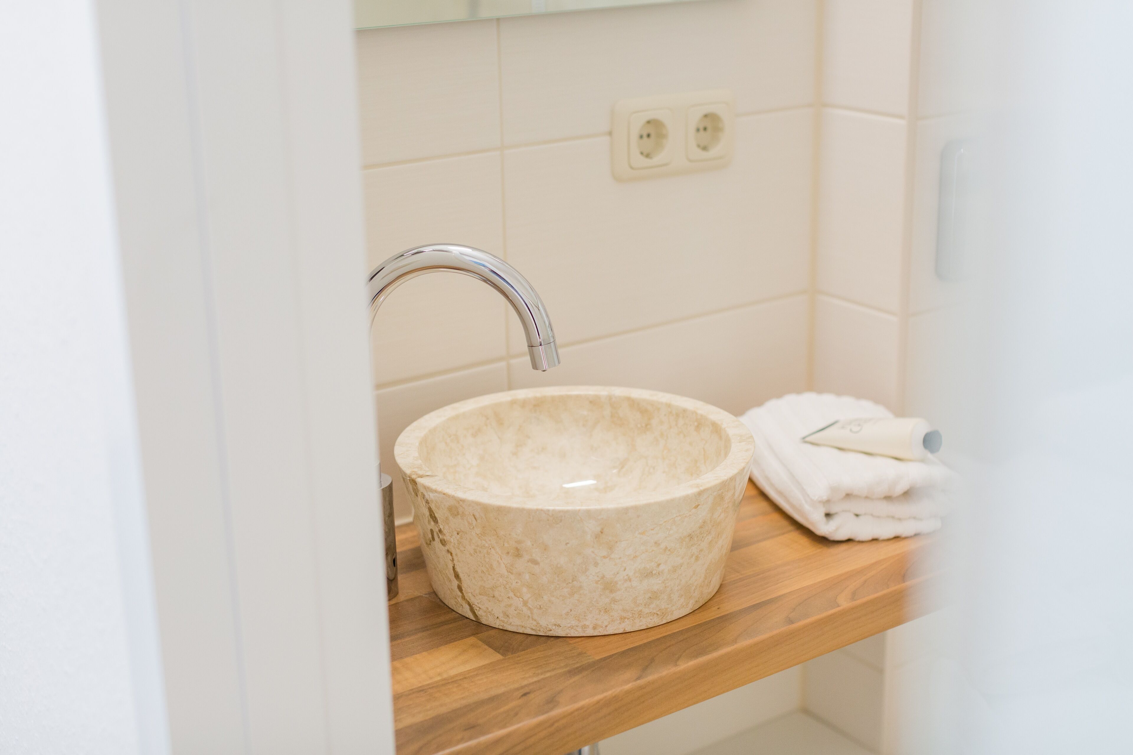 premium double room | bathroom | shower, free toiletries, towels