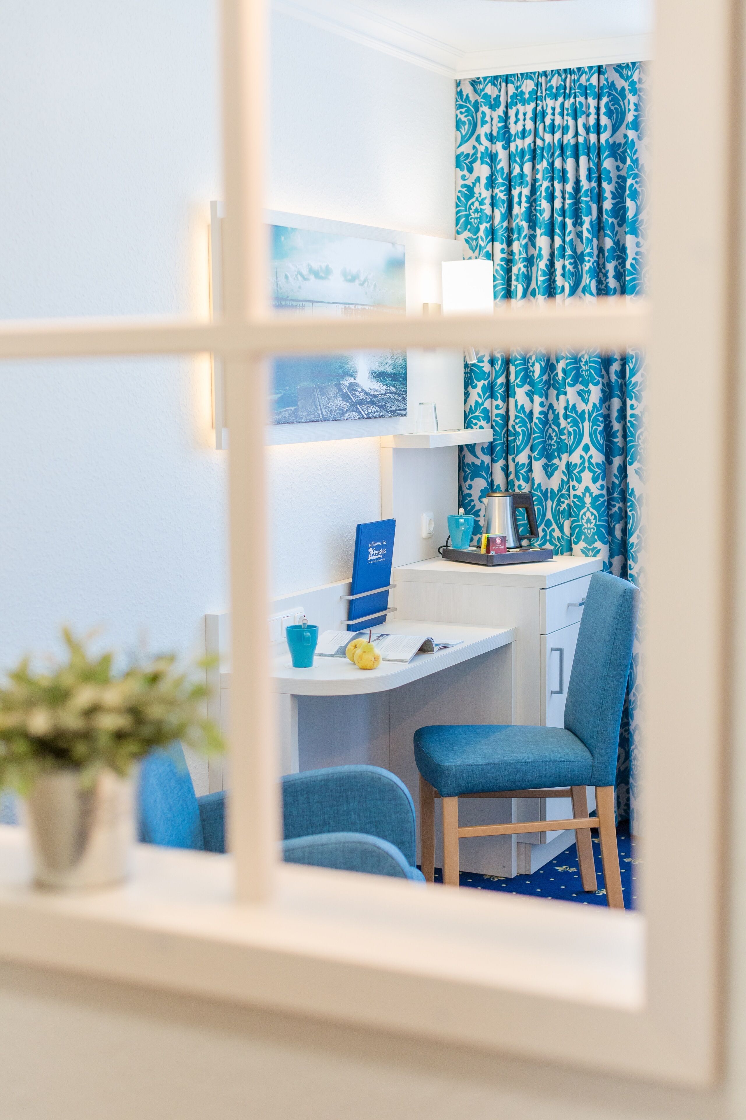 junior studio suite | living area | flat-screen tv