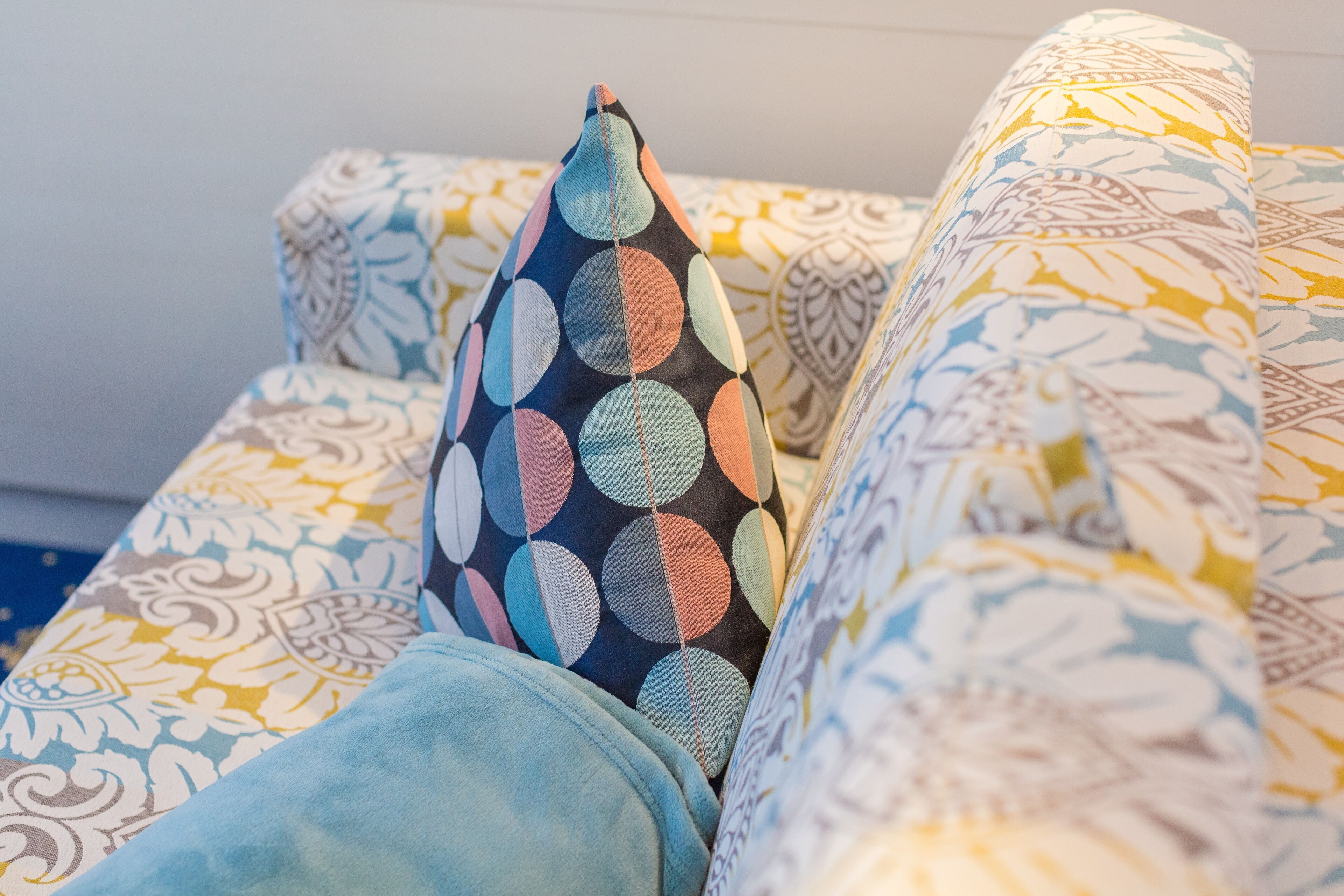 junior studio suite | living area | flat-screen tv