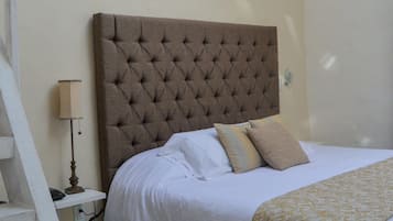 Panoramic Suite | Minibar y caja de seguridad en la habitación