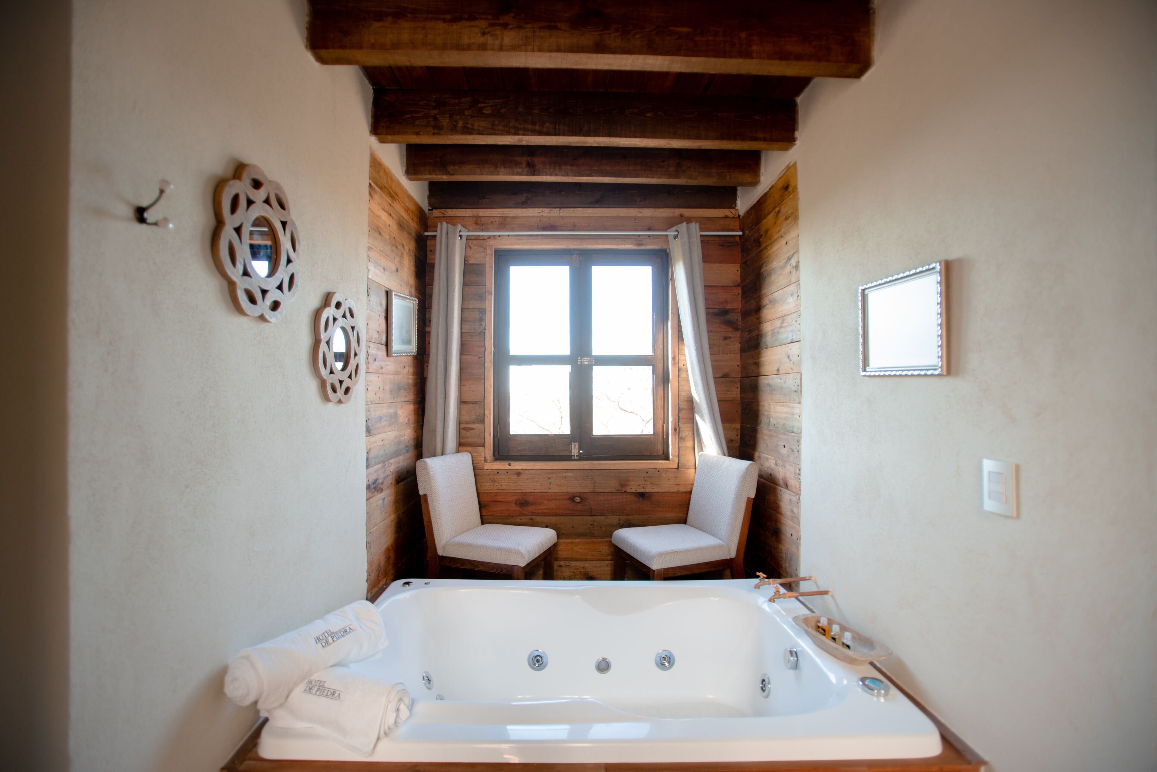 deluxe cabin | 1 bedroom, minibar, in-room safe, laptop workspace