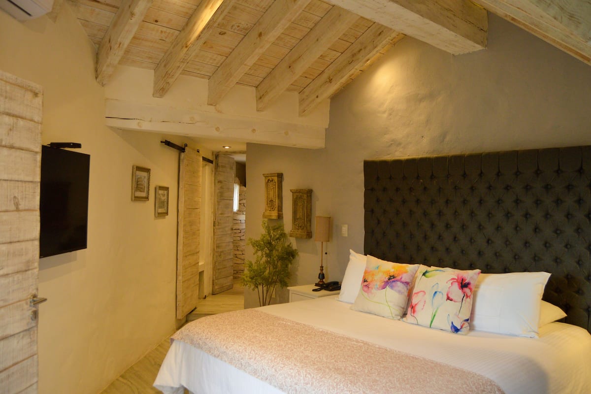 Luxury Suite | 1 bedroom, minibar, in-room safe, laptop workspace