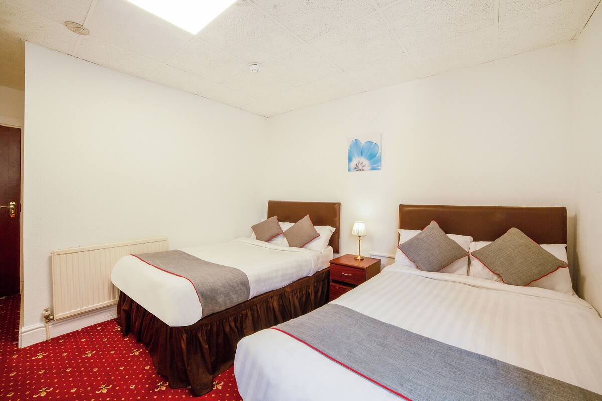 1 bedroom, desk, bed sheets