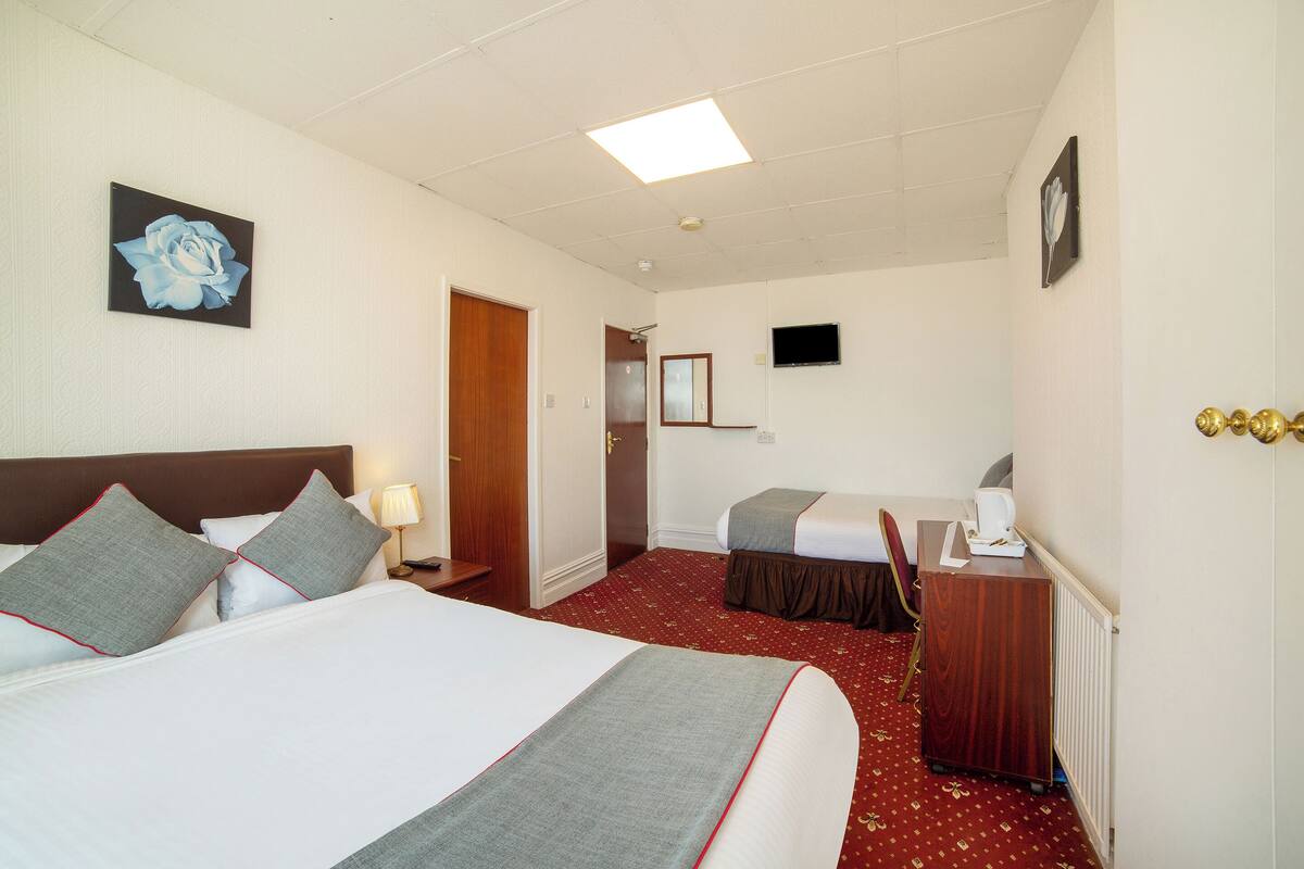 1 bedroom, desk, bed sheets