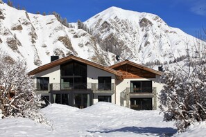 Front of property - Engadin Lodge (Samnaun)