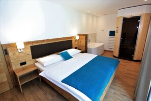 Deluxe Apartment, 1 Bedroom, Mountain View, Mountainside | Premium bedding, in-room safe, blackout drapes, soundproofing - Engadin Lodge (Samnaun)