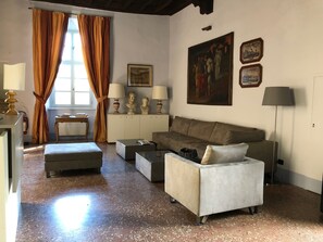 Coin salon dans le hall