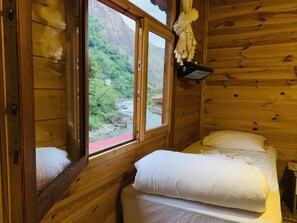 Caja de seguridad en la habitación y escritorio 