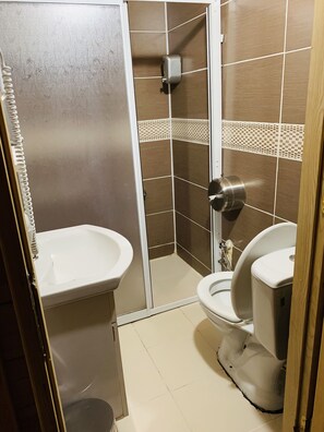 Shower, free toiletries, hair dryer, towels - Pinar Butik Otel (Ardesen)