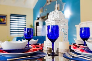 Family Villa, 3 Bedrooms, Garden View | In-room dining