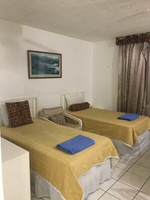 Studio | Egyptian cotton sheets, premium bedding, in-room safe