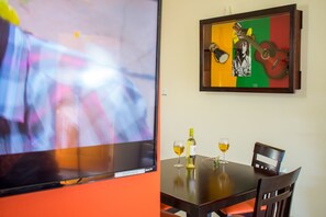 Family Villa, 3 Bedrooms, Garden View | In-room dining