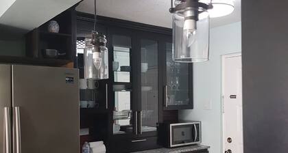 New Kingston Apt at Kensington Court