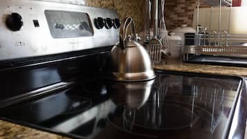City Apartment, 2 Bedrooms | Private kitchen | Full-sized fridge, microwave, oven, stovetop