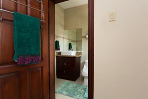 City Apartment, 2 Bedrooms | Bathroom | Combined shower/bathtub, free toiletries, hair dryer, towels