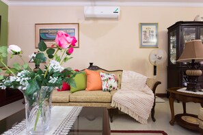 City Apartment, 2 Bedrooms | Living room