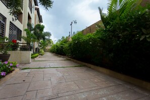 Exterior - New Kingston Guest Apartment at Inglaterra III (Kingston)