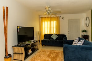 Family Villa, 2 Bedrooms | Living room