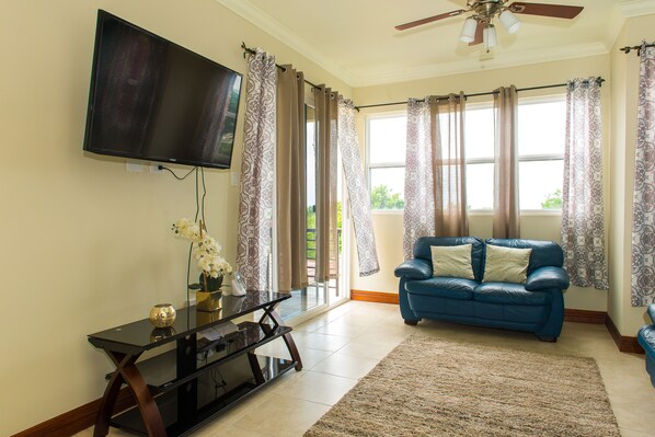 City Duplex, 2 Bedrooms | Living room