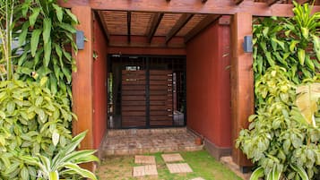 Entrada al alojamiento