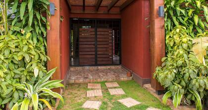 Kinsgton Modern Duplex Apartment with Pool