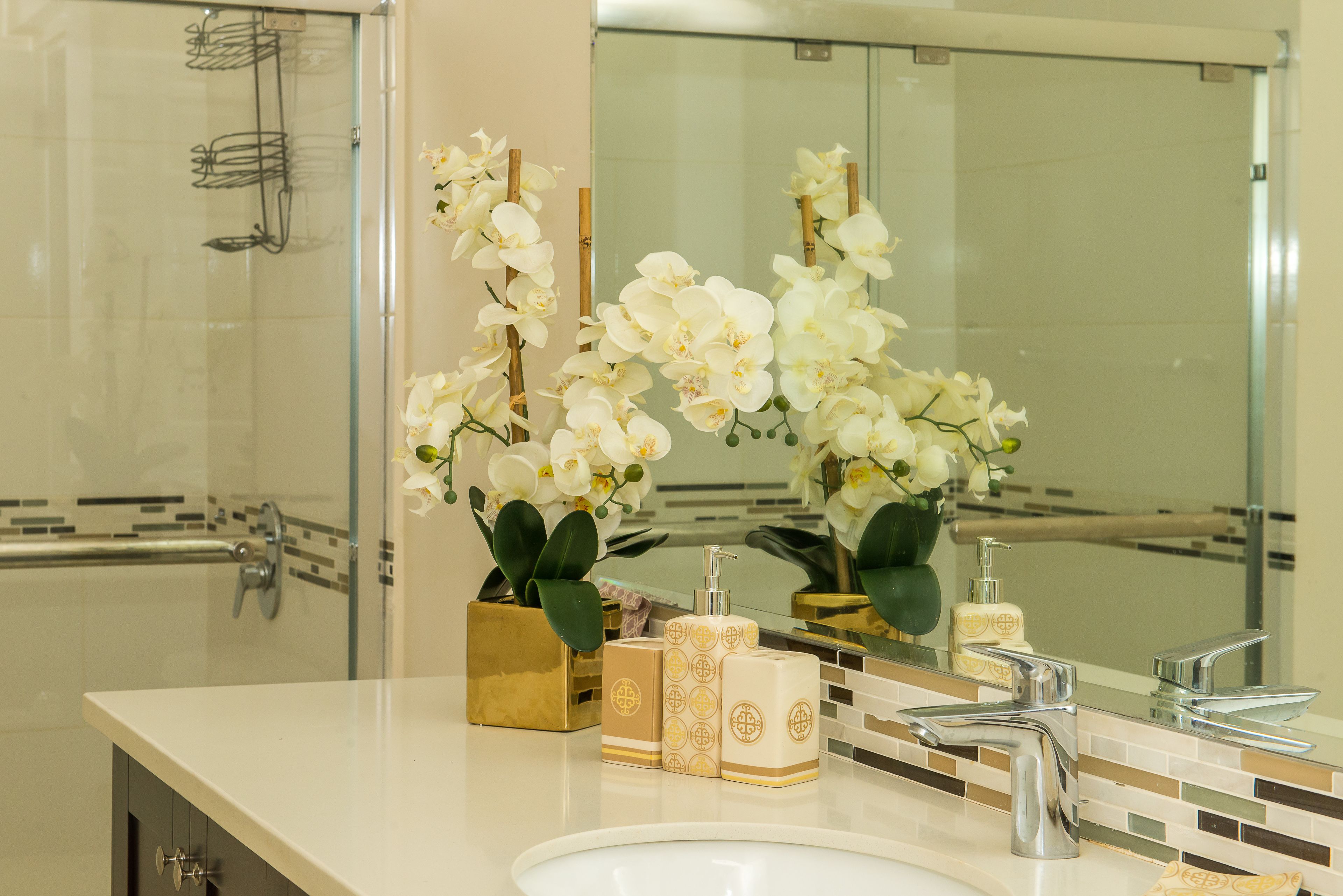 Departamento de lujo, 2 habitaciones | Baño | Tina con regadera, amenidades de baño gratuitas, secadora de cabello 