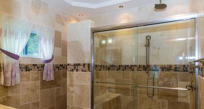 Kingston Luxury Family Retreat