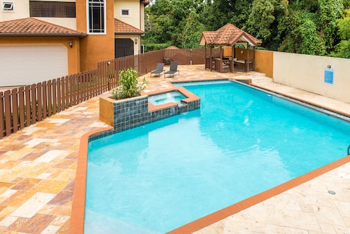 Kingston Luxury Family Retreat