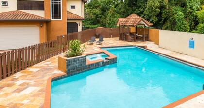 Kingston Luxury Family Retreat